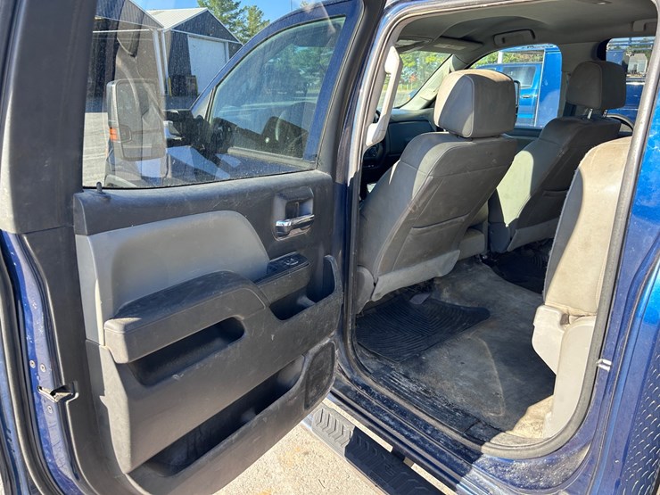 2016-chevrolet-3500-image-46