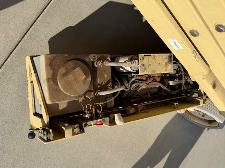 2001-jlg-2032e2-image-18