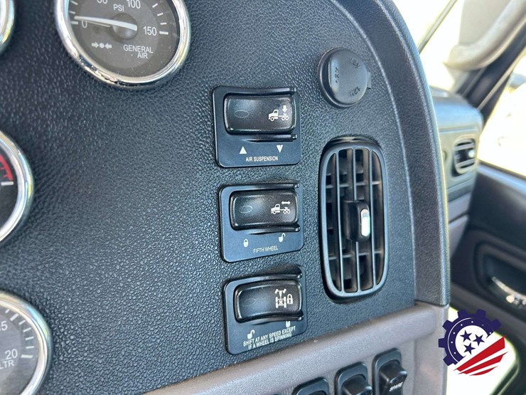 2018-peterbilt-389-image-92