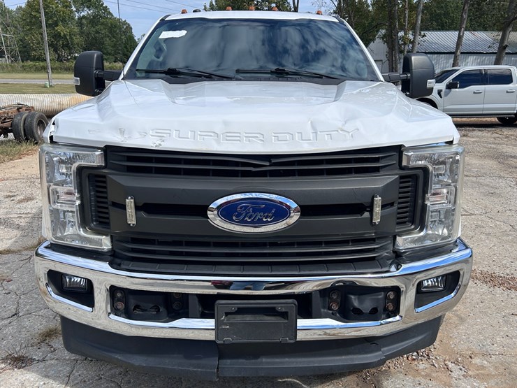 #69-•-2019-ford-super-duty-flatbed-truck-image-12