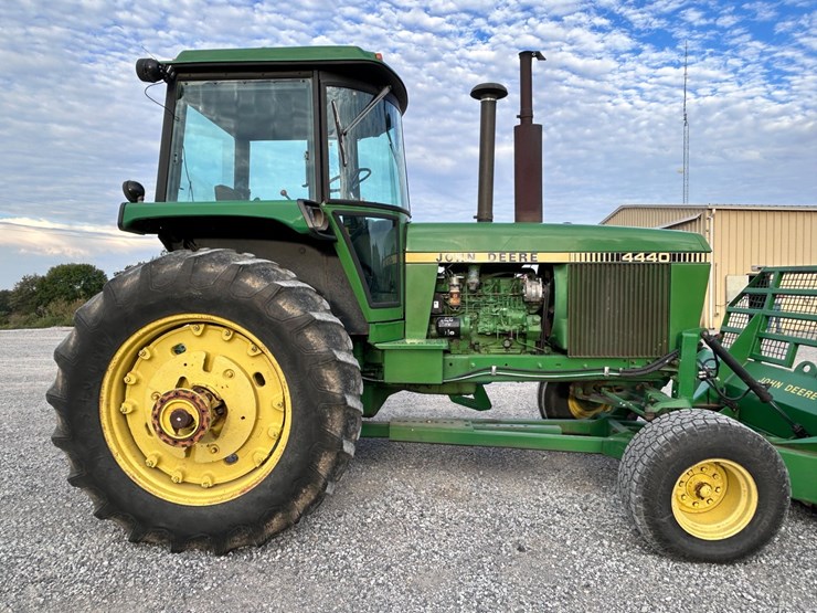 john-deere-4440-image-10