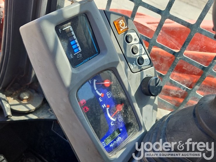 2019-kubota-svl95-2s-image-28