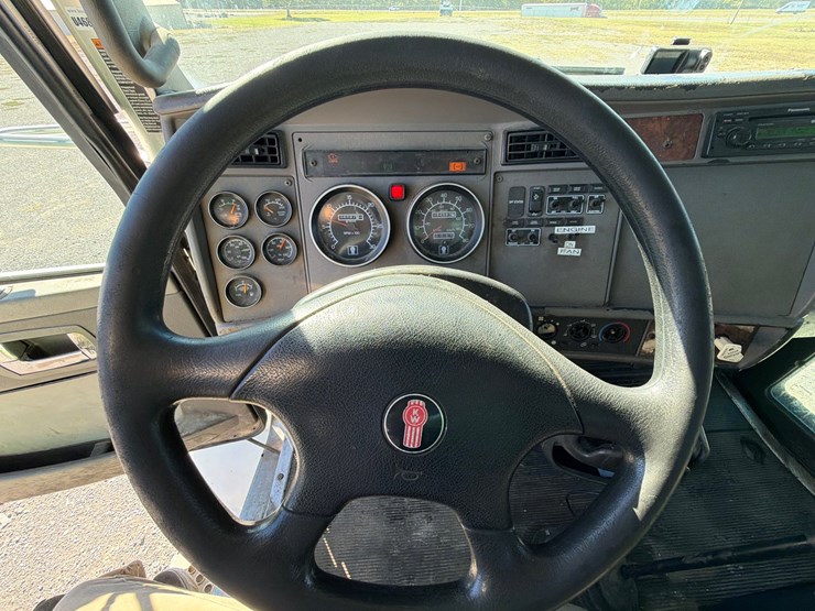 2008-kenworth-t300-image-32