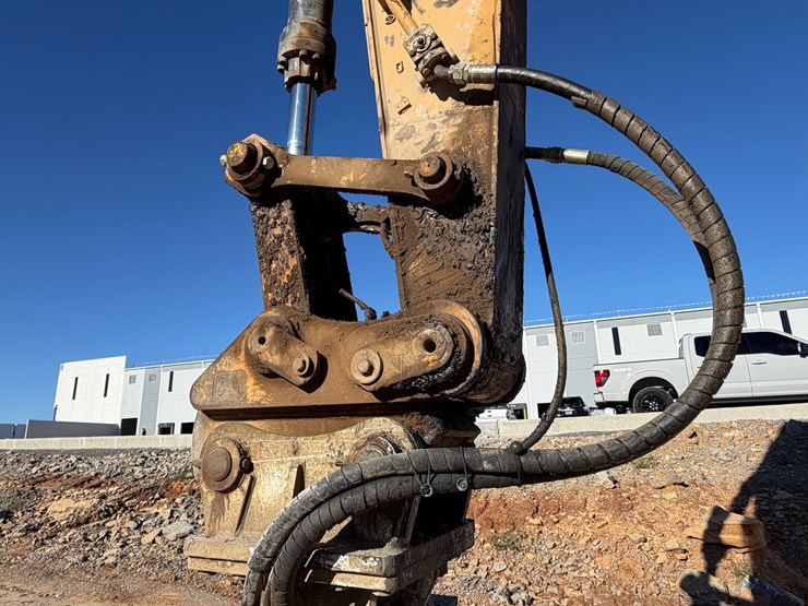 2017-caterpillar-336-image-25