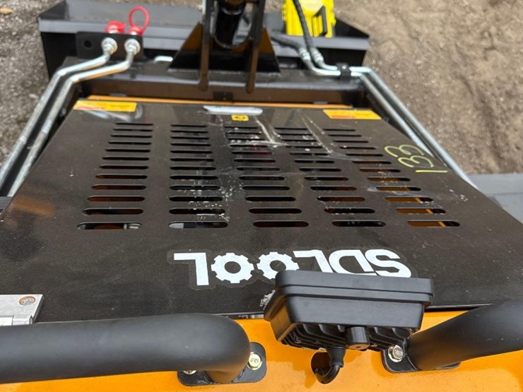 new-sdlool-co-mini-stand-on-skidloader-model-sl360t-image-6