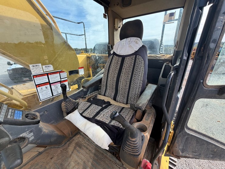 2012-komatsu-pc210-lc-10-image-27