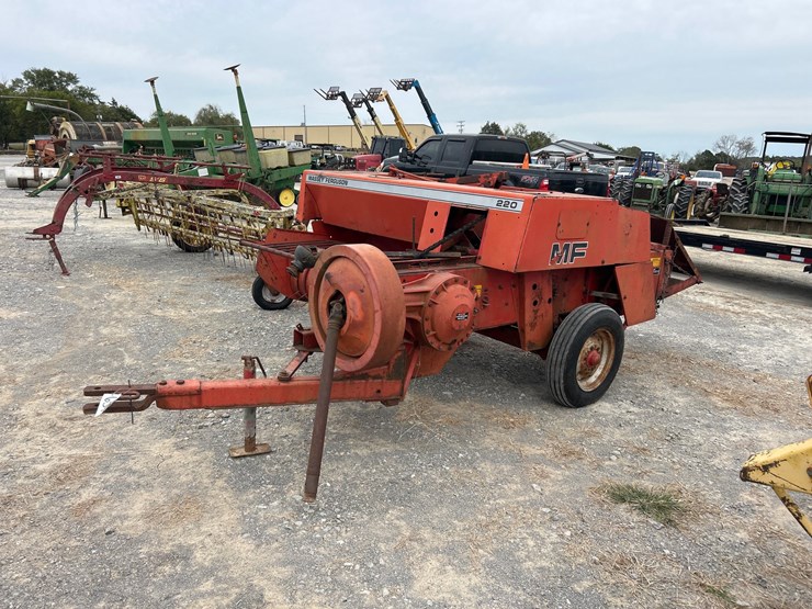 massey-ferguson-220-image-1