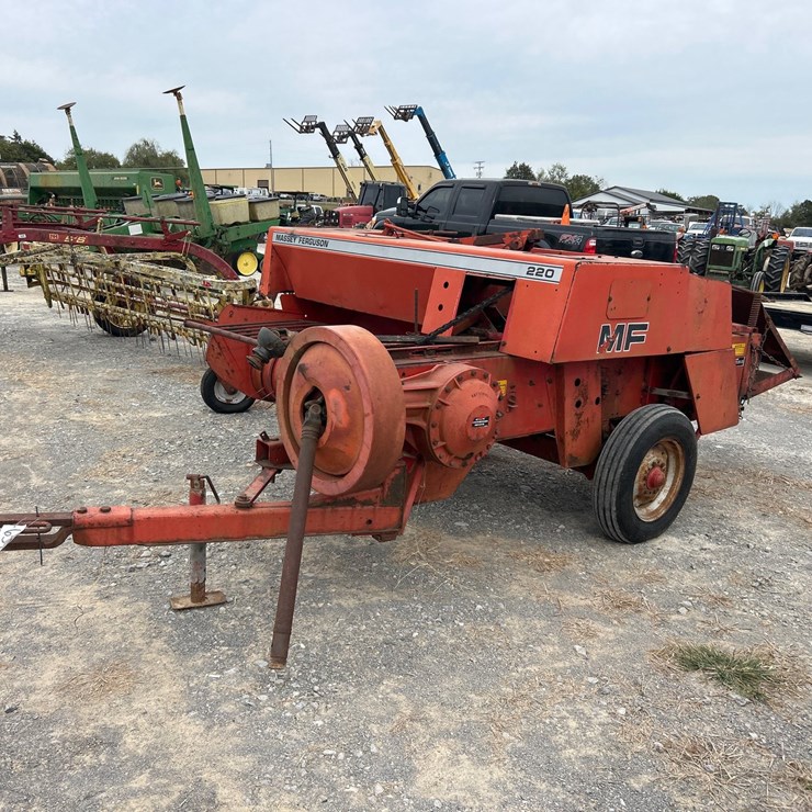 MASSEY-FERGUSON 220