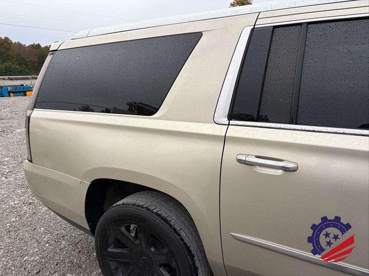 2017-cadillac-escalade-esv-luxury-image-22