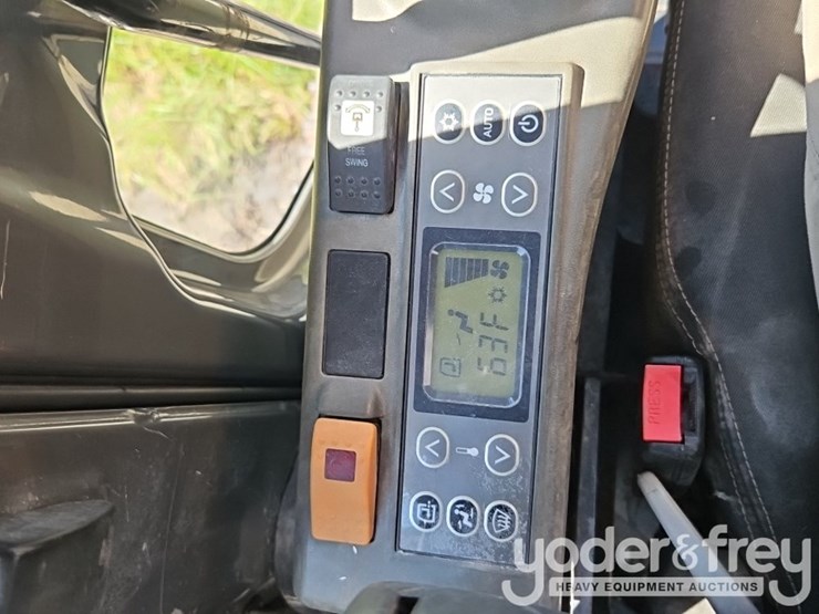 2018-case-cx250d-image-41
