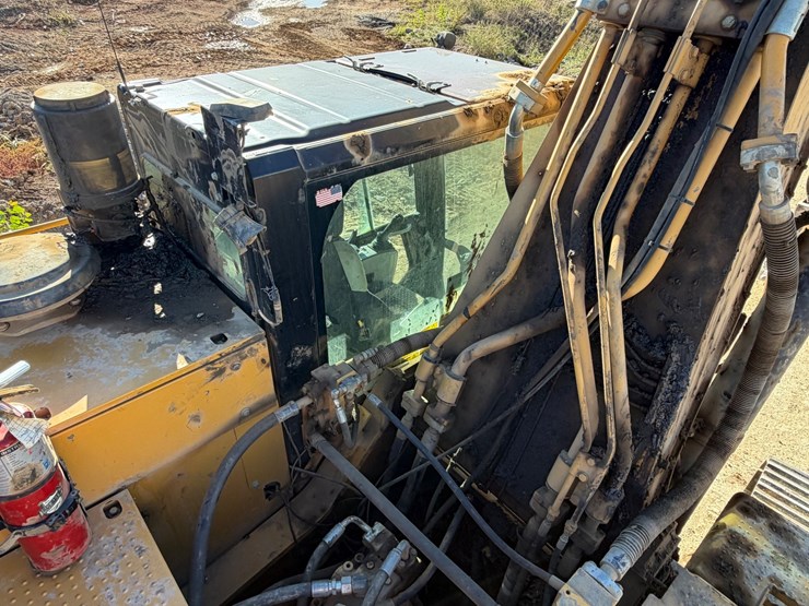 2017-caterpillar-336-image-46