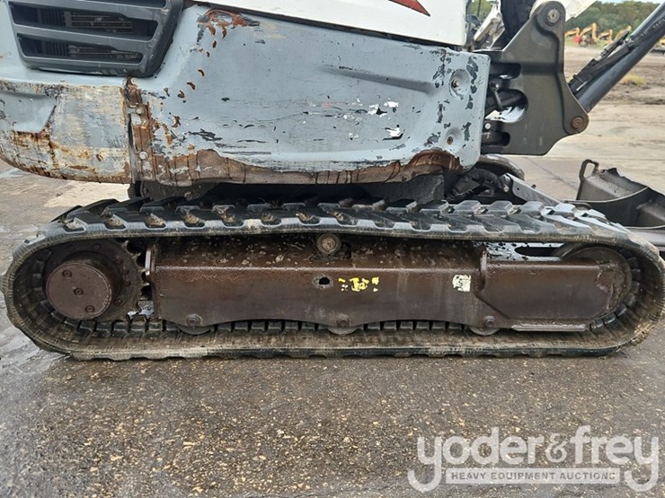 2020-bobcat-e32-image-7