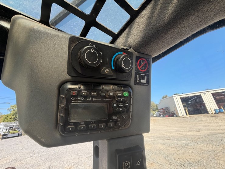 2024-supertrak-sk200tr-image-36