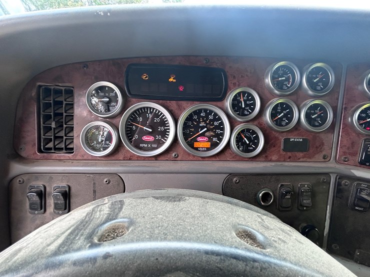 2006-peterbilt-386-image-17