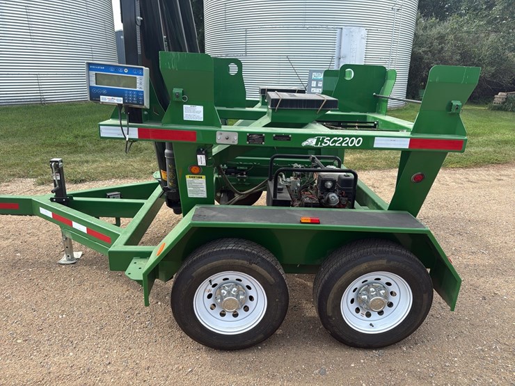 hitchdoc-model-hsc2200-double-seed-tote-tender-trailer-w/-hyd-power-station,-digistar-scale,-tandem-axle-image-2