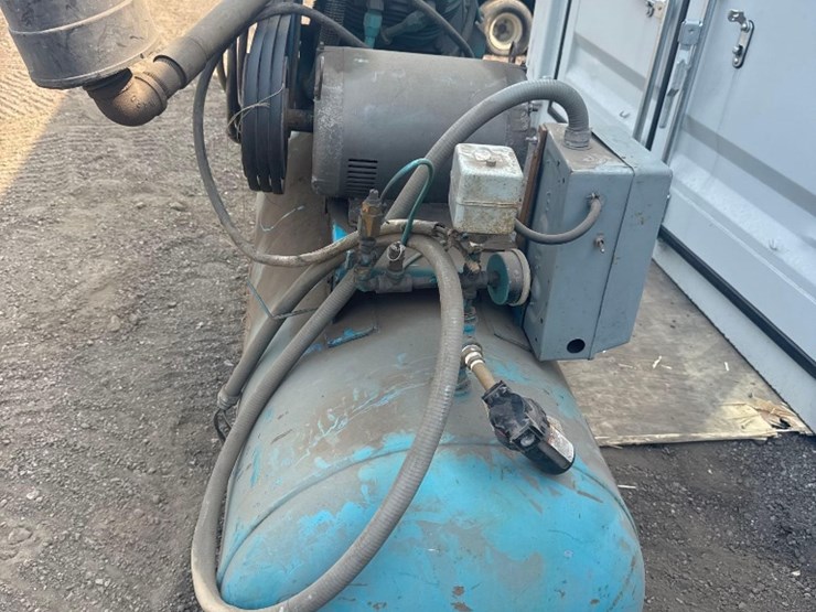 compair-kellogg-co-horizontal-air-compressor-image-2