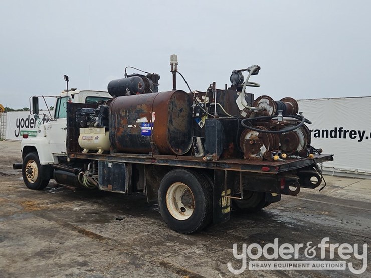1990-ford-l8000-image-4