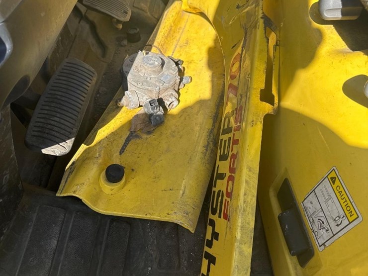 hyster-co-triple-mast-lp-forklift-model-70-image-9