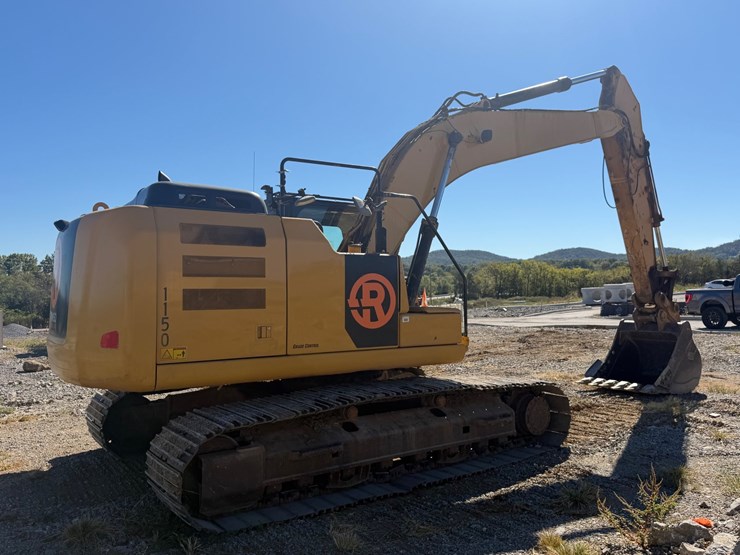 2016-caterpillar-323fl-image-3