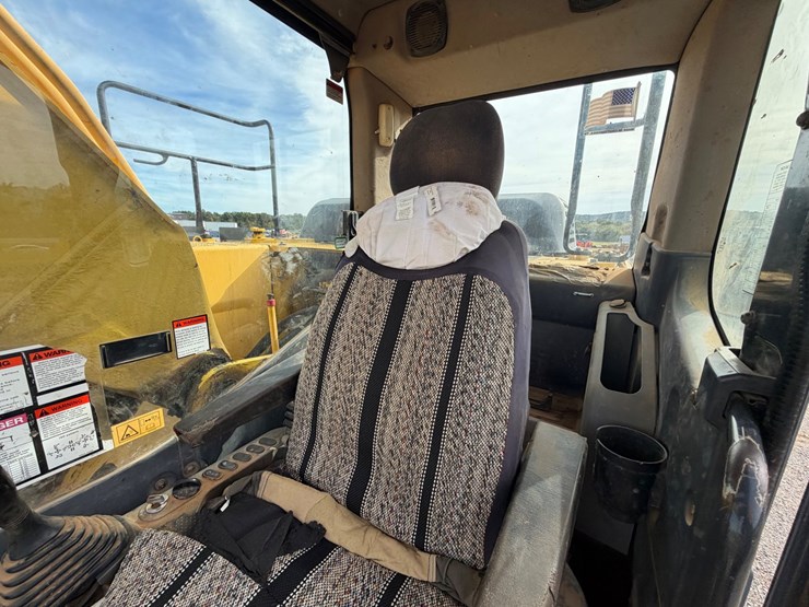 2012-komatsu-pc210-lc-10-image-31