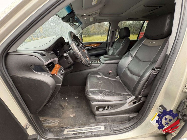 2017-cadillac-escalade-esv-luxury-image-62