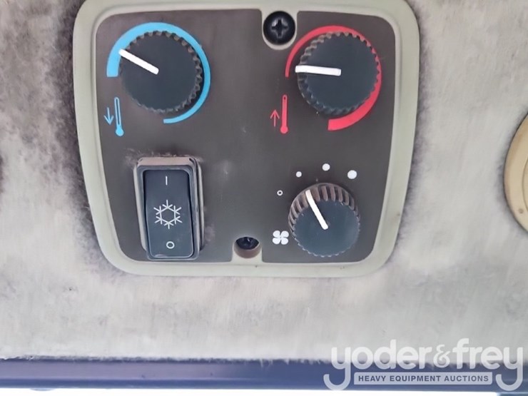 2012-john-deere-4520-image-26