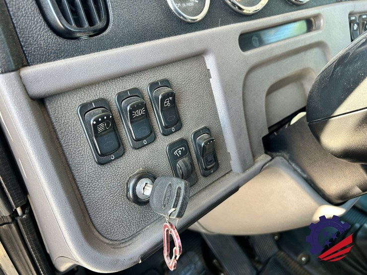 2018-peterbilt-389-image-96