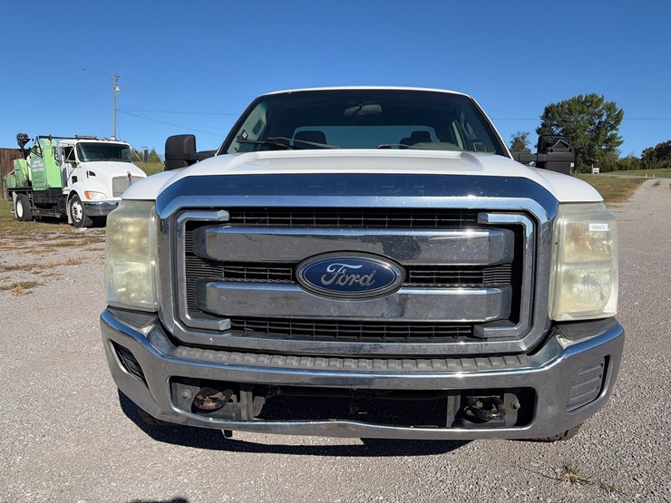#98-•-2013-ford-xlt-f-250-pickup-truck-image-17