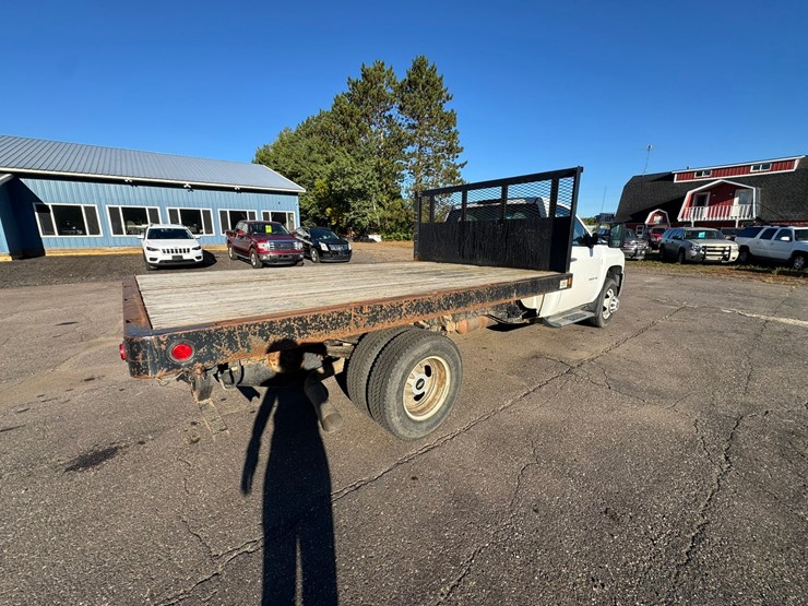 2014-chevrolet-3500-image-5