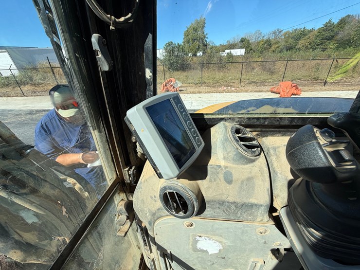 2018-caterpillar-305.5e2-image-22