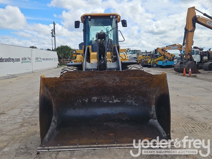 2019-deere-624l-image-14