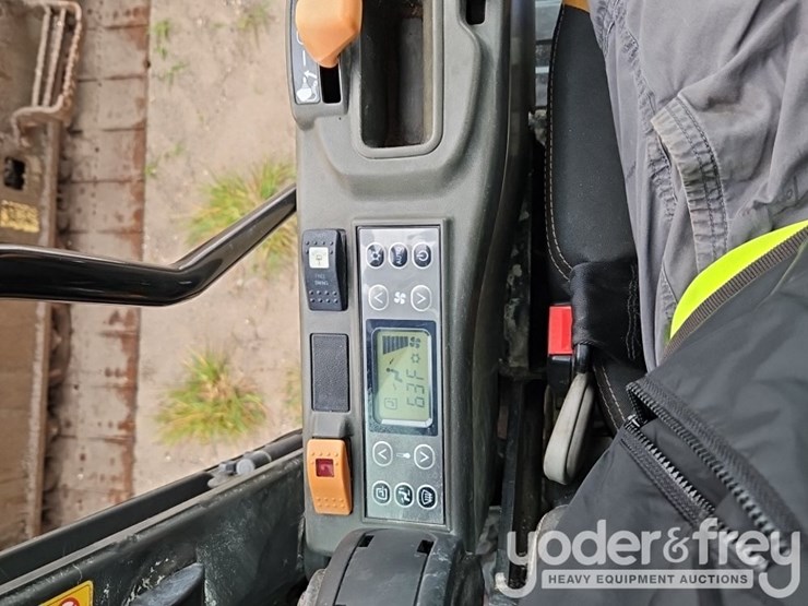 2019-case-cx300d-image-32