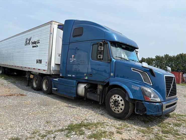 2016-volvo-d13-semi-truck-w/-enclosed-reefer-3000r-image-5