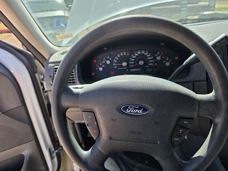 2003-ford-explorer-image-42