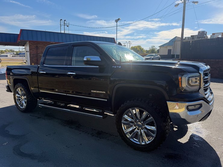 #49-•-2018-gmc-sierra-slt-pickup-truck-image-3