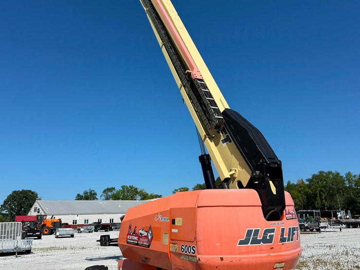 2020-jlg-600s-image-6