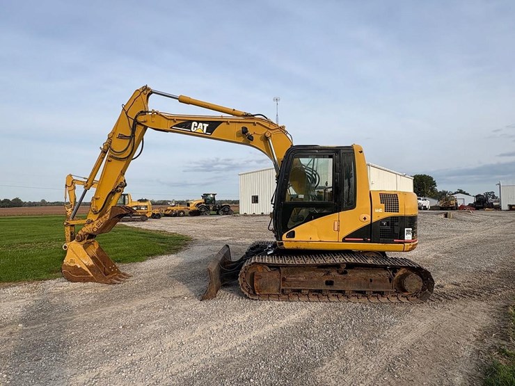 2004-caterpillar-311c-image-1