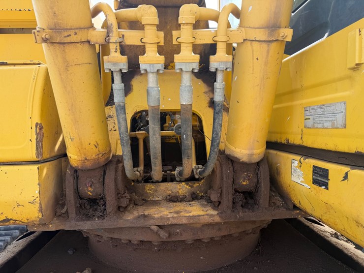 2012-komatsu-pc210-lc-10-image-25