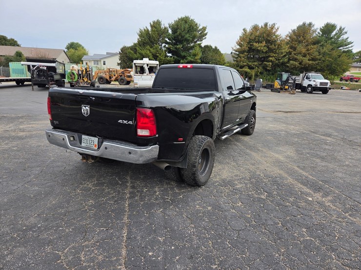 2015-dodge-3500-image-5