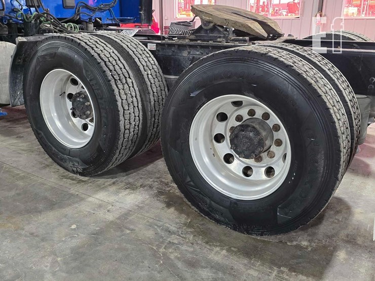 2017-kenworth-t680-image-24