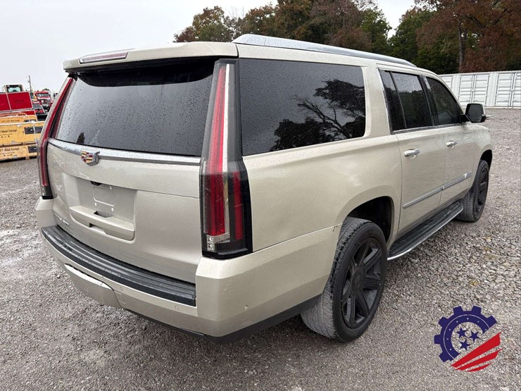 2017-cadillac-escalade-esv-luxury-image-20