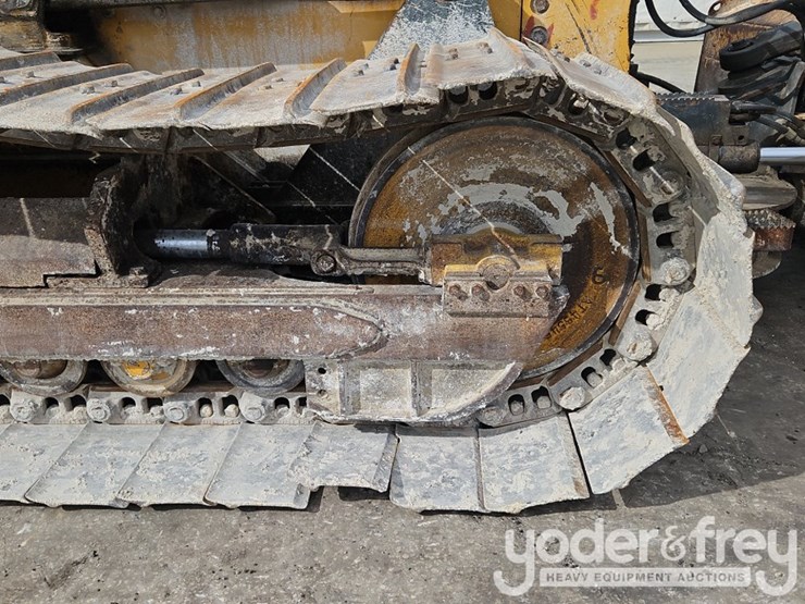 2013-deere-650k-lgp-image-12