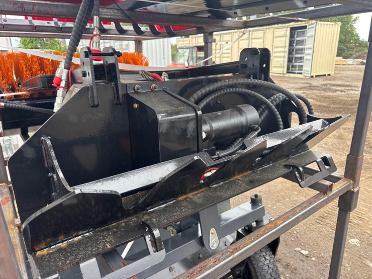 new-giyi-co-hydraulic-skidloader-logging-winch-model-lw45-image-1