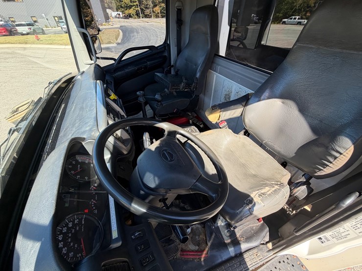 2016-hino-338-image-76