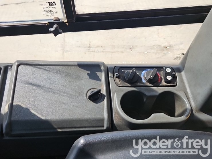 2021-caterpillar-d4-lgp-image-34