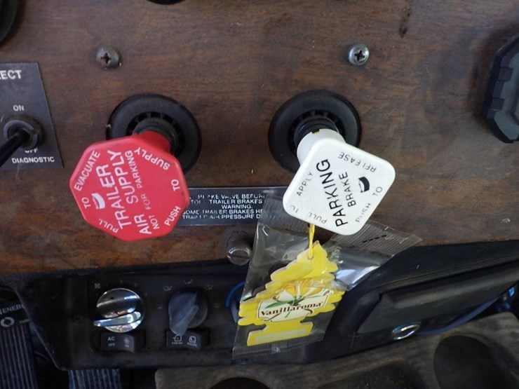 1995-peterbilt-357-image-51