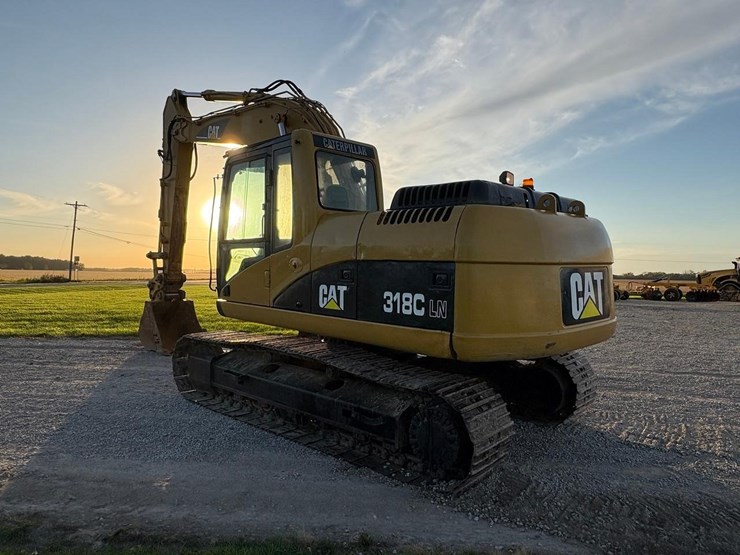 2004-caterpillar-318cl-image-7