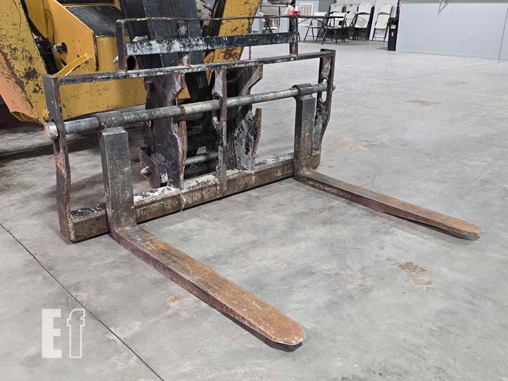 2018-caterpillar-tl943d-image-10
