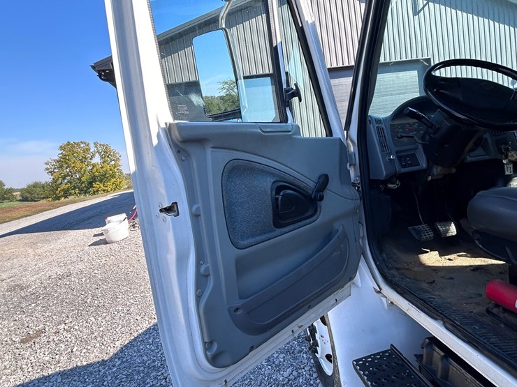 2002-international-durastar-4400-image-25