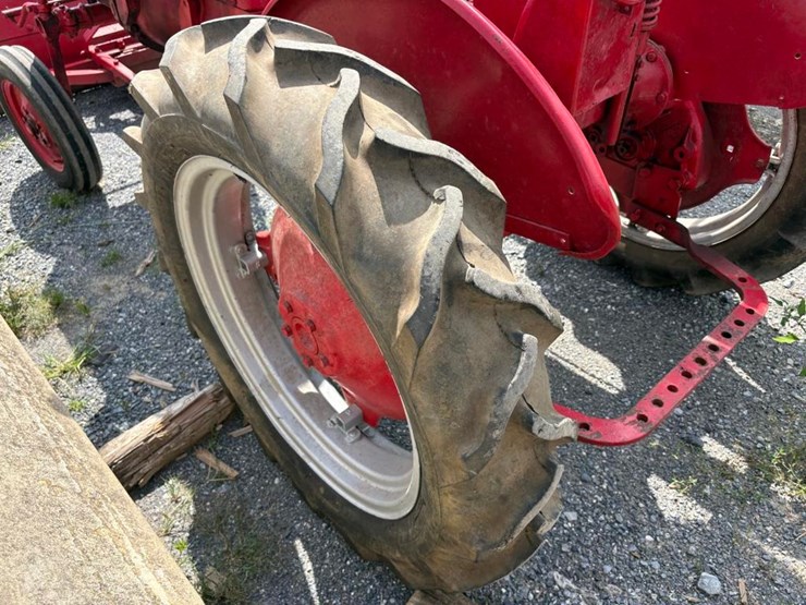 1953-farmall-cub-tractor-image-7